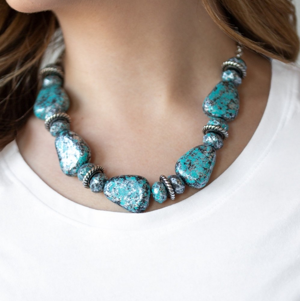 Paparazzi prehistoric fashionista blue necklace